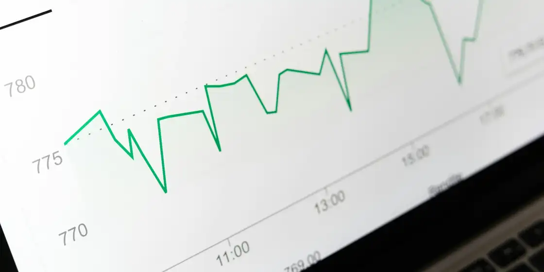 Pantalla con una gráfica de evolución de visitas en color verde